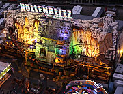 Höllenblitz - der Coaster auf dem Oktoberfest 2023 ©Foto: Martin Schmitz)